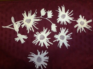 Cynthia's daisies in Lacis